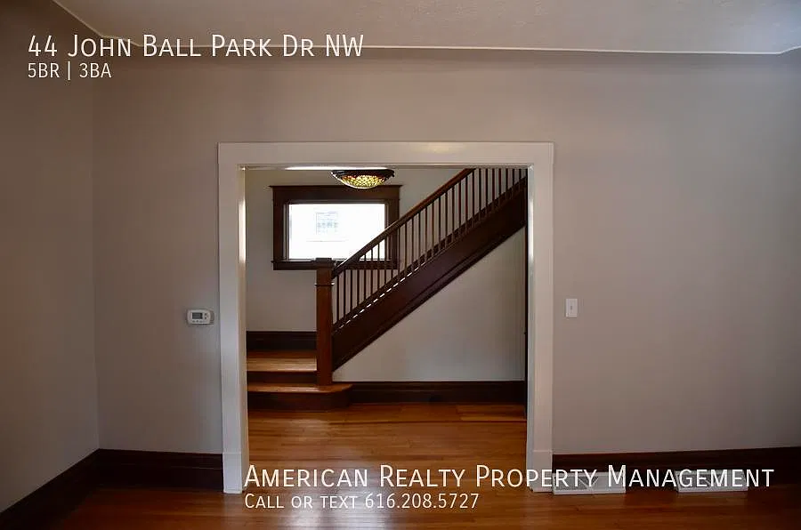 5 bed, 2.5 bath, 1700 sqft, $3,100 — Photo 3