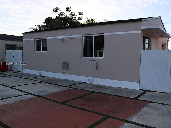 3rd image of 1206 Rutland St