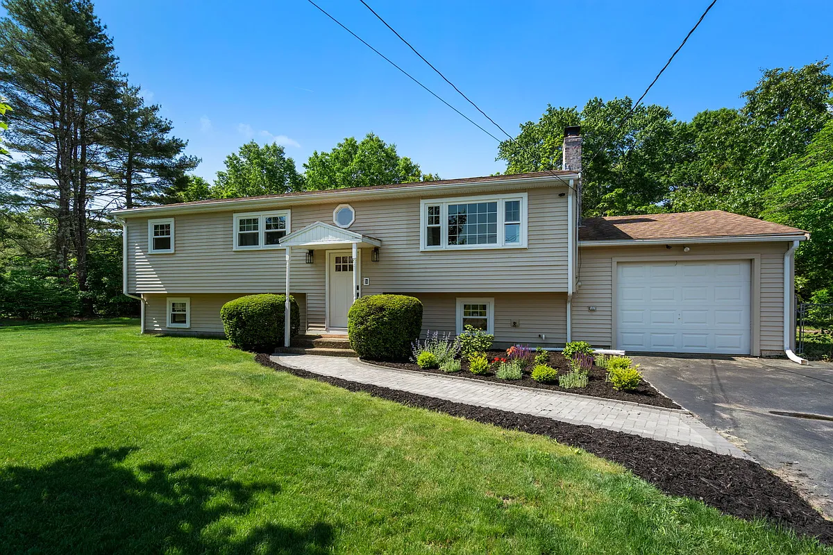 Building Photo - 63 Massasoit Ln