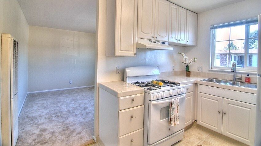 1st image of 505 Columbia Ave APT 3