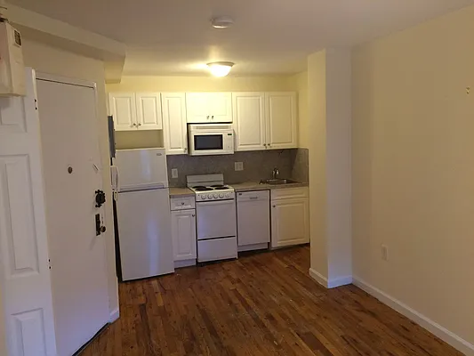 Rented by Easy Rental LLC | media 26