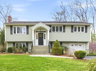 11 Sunrise Rd, Foxboro, MA 02035