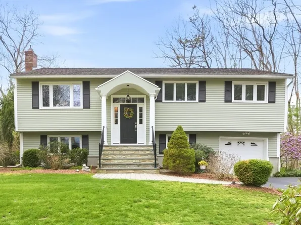 11 Sunrise Rd, Foxboro, MA 02035