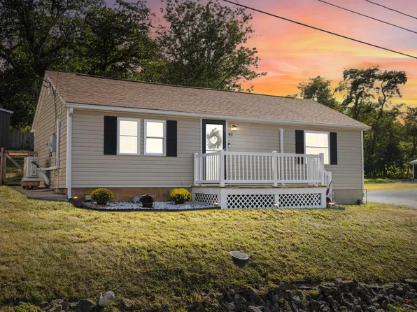 42 Breezewood Dr, Staunton, VA 24401