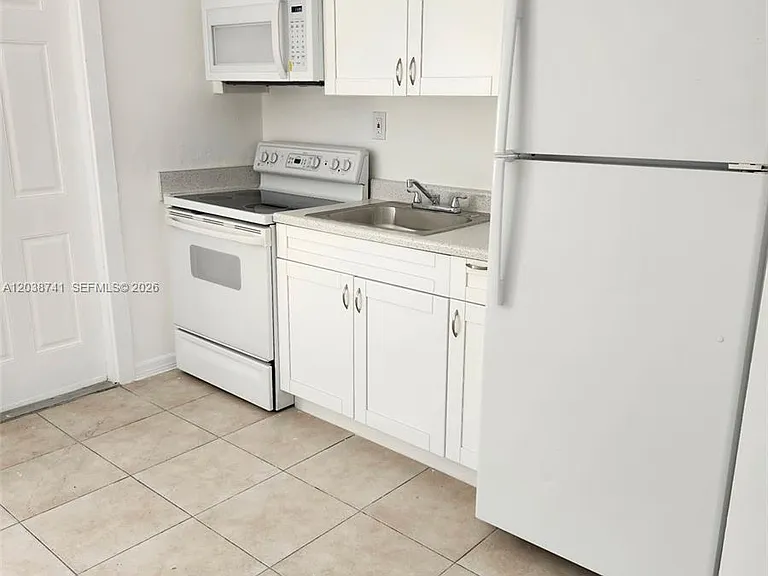 726 21st St #3 — Photo 1