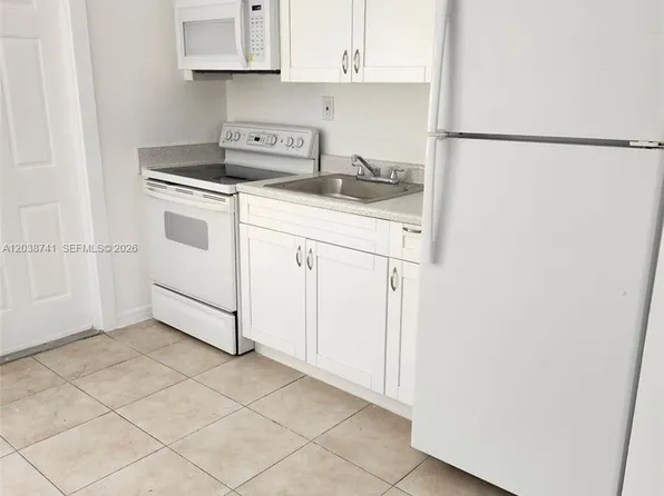 726 21st St APT 3, West Palm Beach, FL 33407