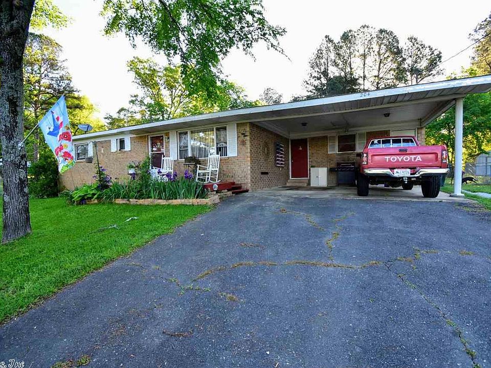 2nd image of 204 N Moore Rd