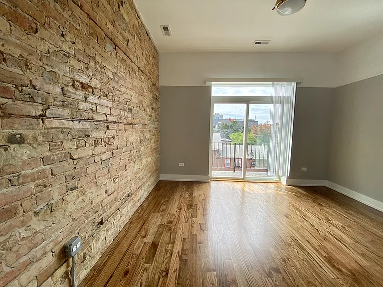 1836 W Augusta Blvd — Photo 8