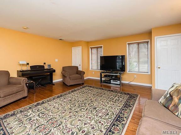 5th image of 351 Rushmore Ave