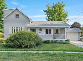 620 4th St SE, Independence, IA 50644