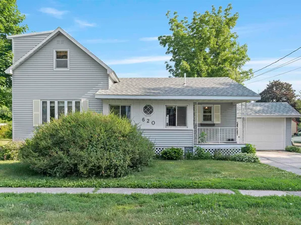620 4th St SE, Independence, IA 50644