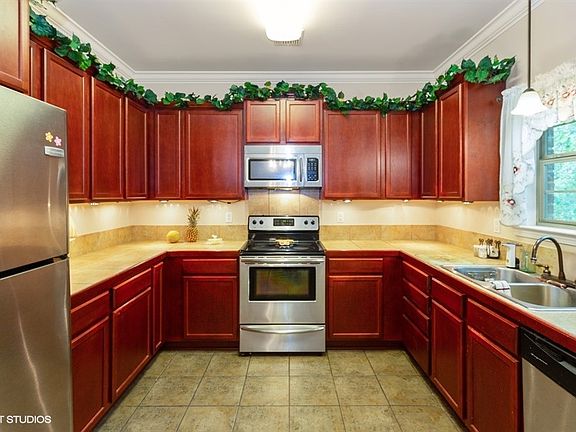 4th image of 306 Bottle Brush Ln