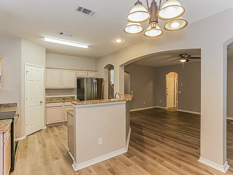 1630 Redwood Dr — Photo 8