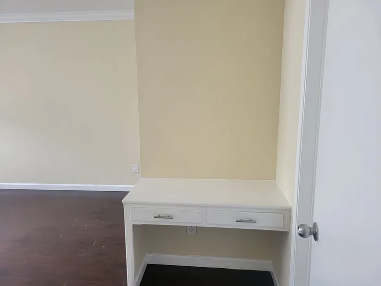 5232 Fairview Blvd — Photo 4
