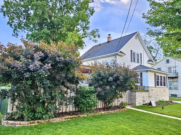 553 W 17th Ave, Oshkosh, WI 54902