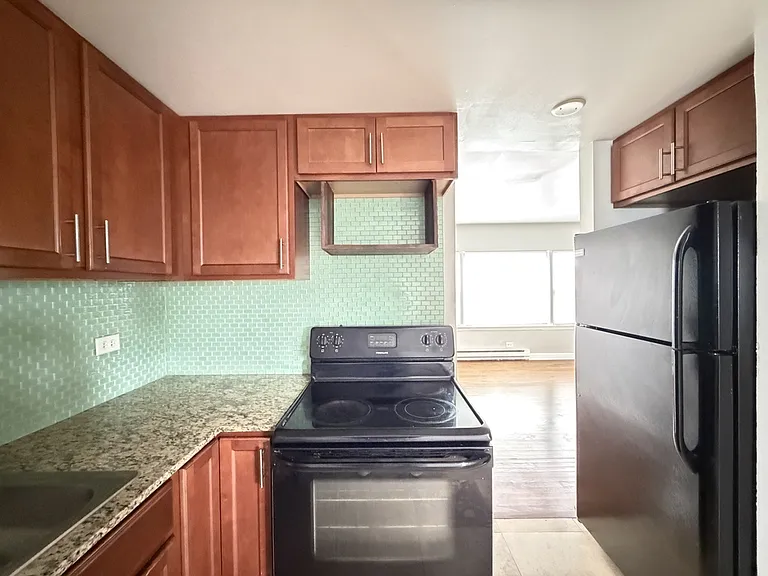 7630 N Milwaukee Ave #A3 — Photo 5