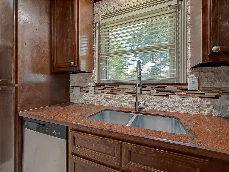 5706 Carew St — Photo 13
