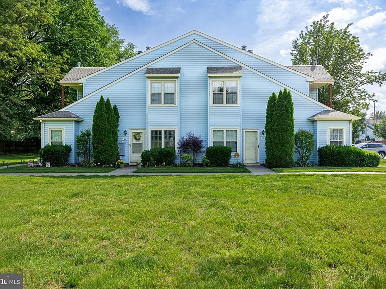 419 Atlanta Ct — Photo 1