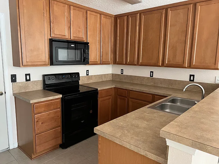 5906 Brice Ct — Photo 7