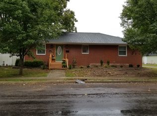 563 W Maple St, Nashville, IL 62263