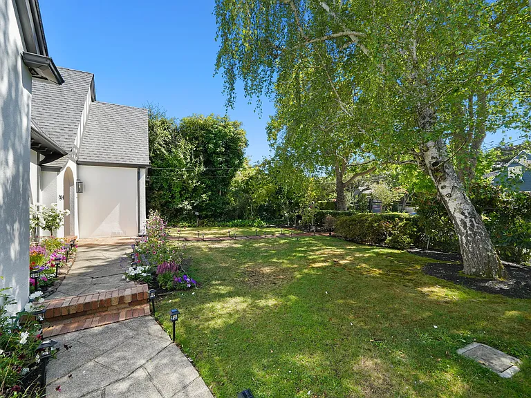 554 Edgewood Rd — Photo 60