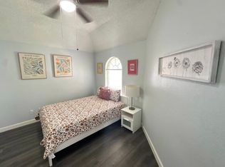 9521 Rodeo Dr, Irving, TX 75063