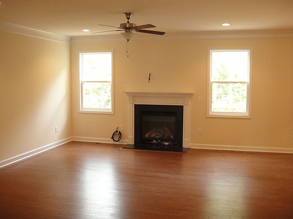 512 Legend Oaks Drive