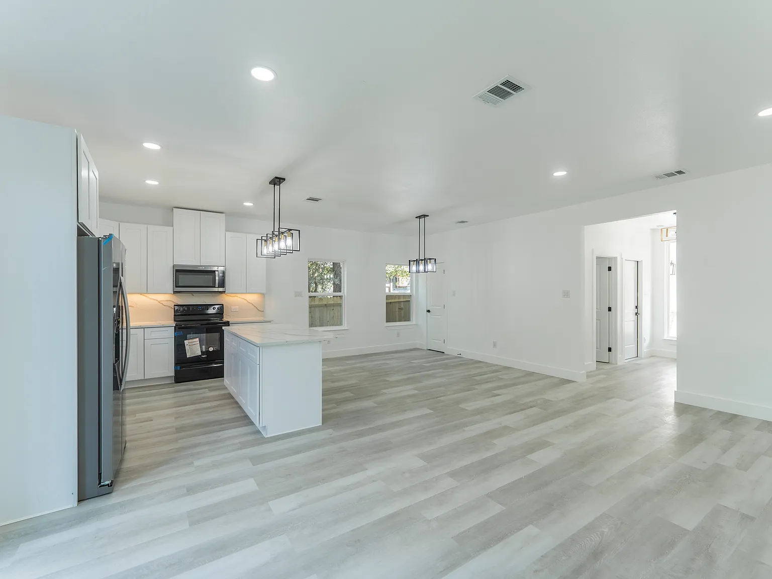 3 bed, 1416 sqft, $1,800 — Photo 4