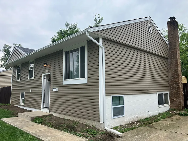233 Lincolnshire Rd — Photo 2