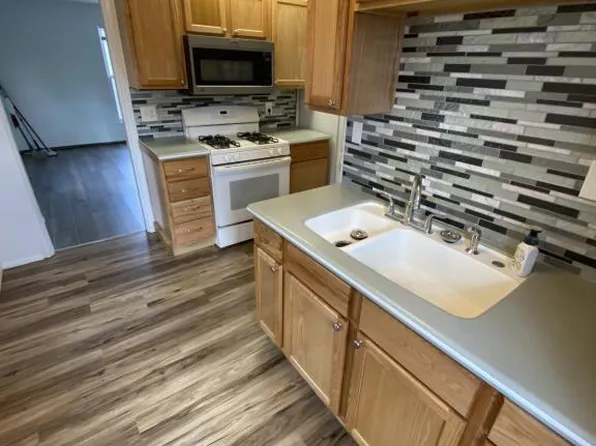 322 1/2 E Henry St, Charlotte, MI 48813