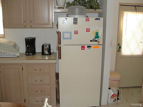 FRIGIDAIRE REFRIGERATOR