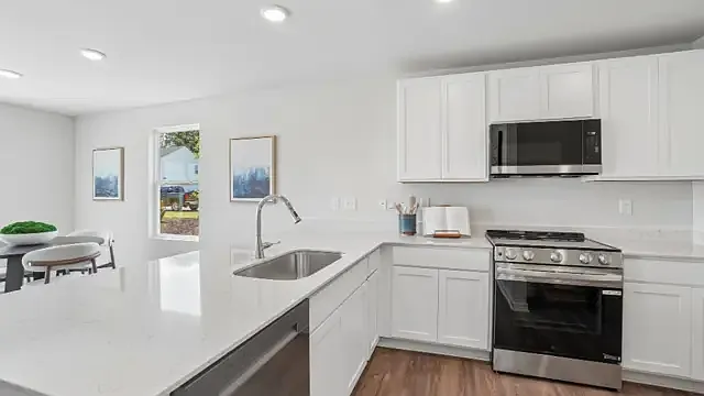 3 bed, 2.5 bath, 1410 sqft, $1,625 — Photo 3