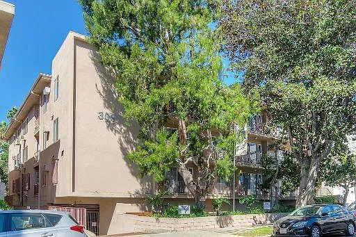 309 S Sherbourne Dr — Photo 10