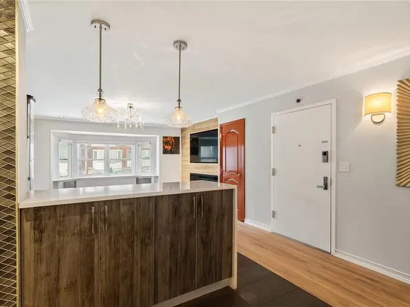 24 Cove Lane image 5 of 26