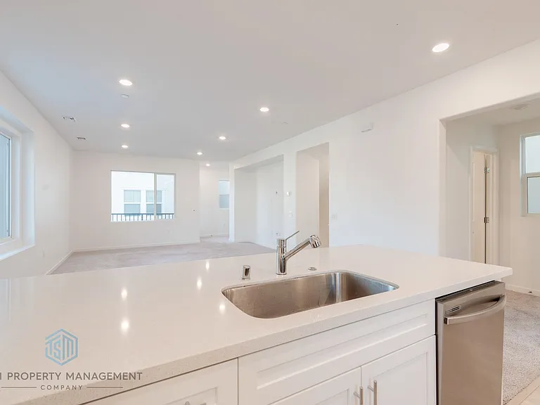 2539 Dorris St — Photo 8