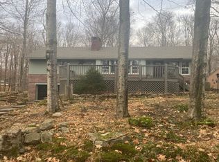 211 Maple Ln, Greentown, PA 18426