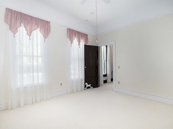 5th image of 217 W Saint Joe St
