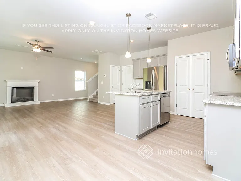 139 W Woodland Mnr — Photo 10