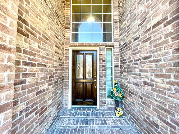 4th image of 14923 Hyde Park Pl