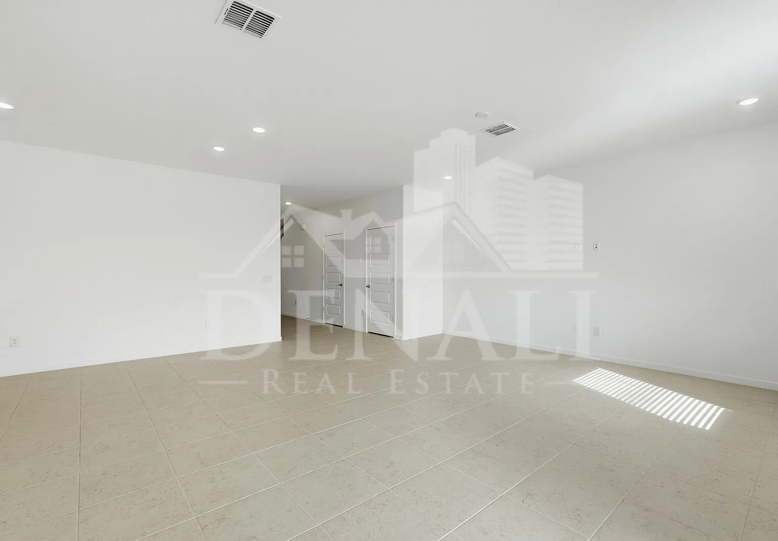 5 bed, 2.5 bath, 2114 sqft, $2,795 — Photo 3