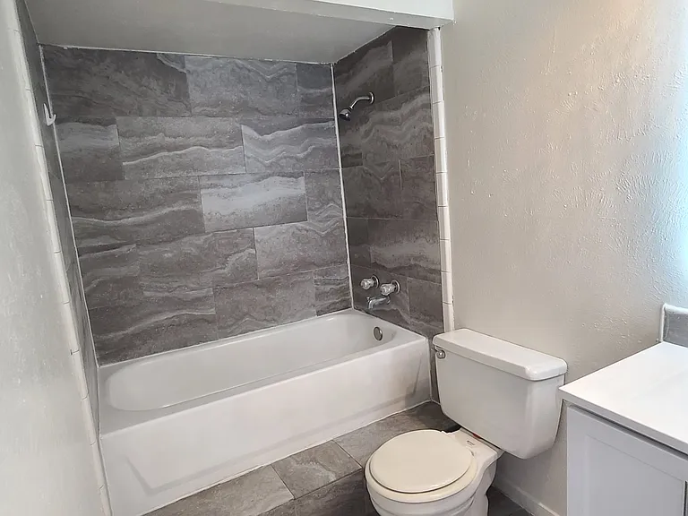 6705 Greenfield Dr — Photo 12