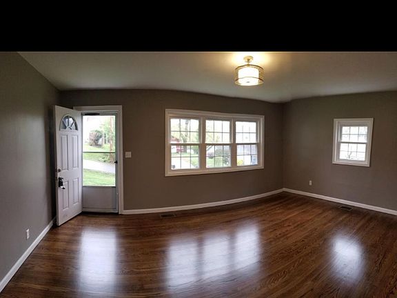 4th image of 3105 Carlton Ave