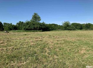 14 Winged Foot Dr, Pekin, IL 61554