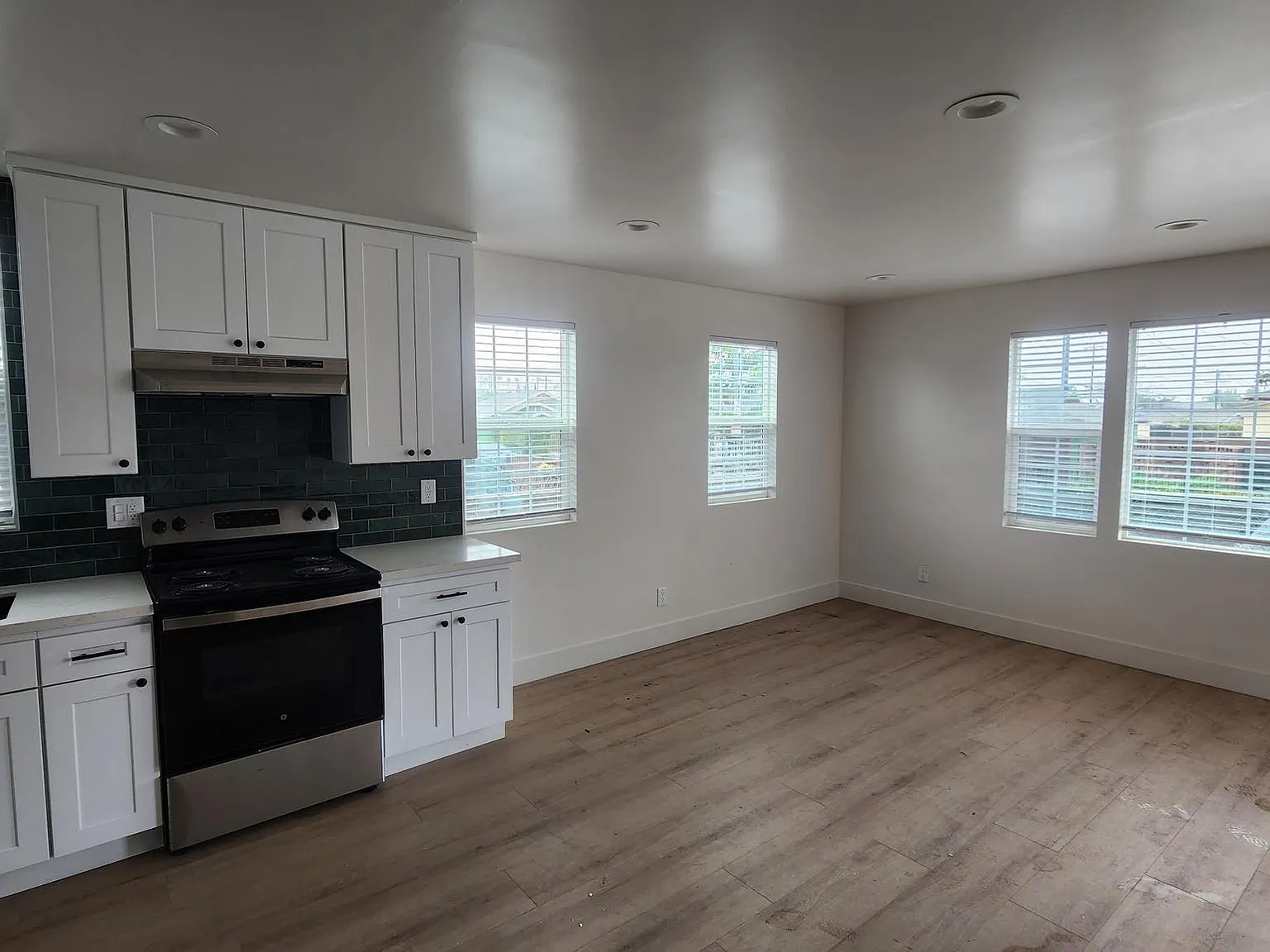 2 bed, 755 sqft, $2,350 — Photo 2