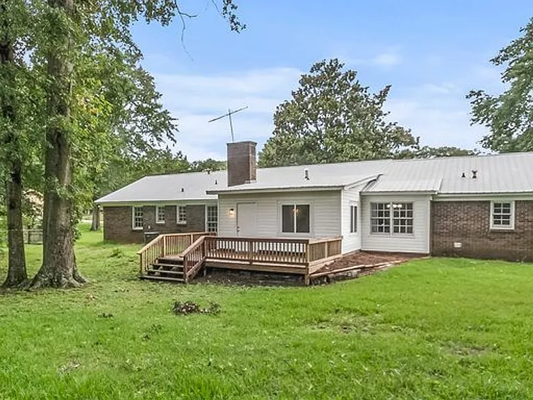 4215 Smith St — Photo 31