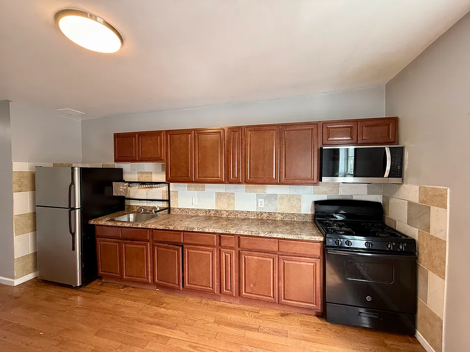 48 Wolcott St #2