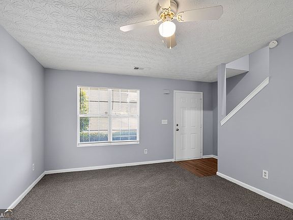 5th image of 525 Carlton Pointe Dr