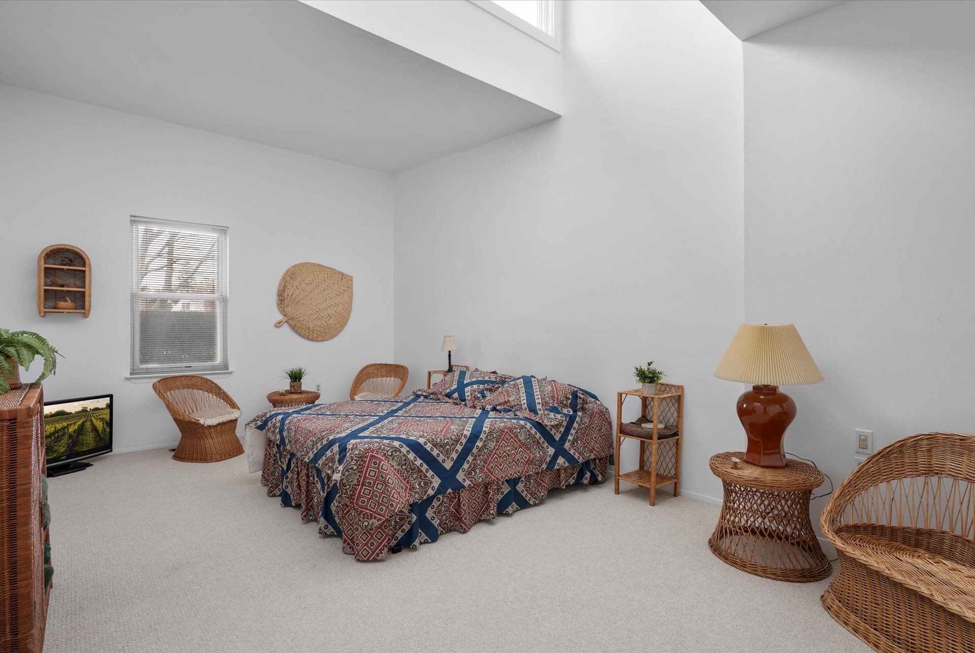 30 Little Neck Rd Unit 1, Southampton, NY 11968 | Out East
