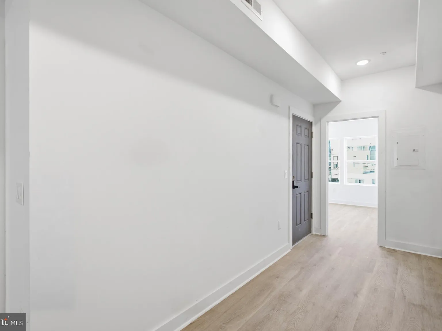2 bed, 1.0 bath, $1,400 — Photo 4