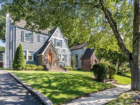 3rd image of 10 Colgate Rd